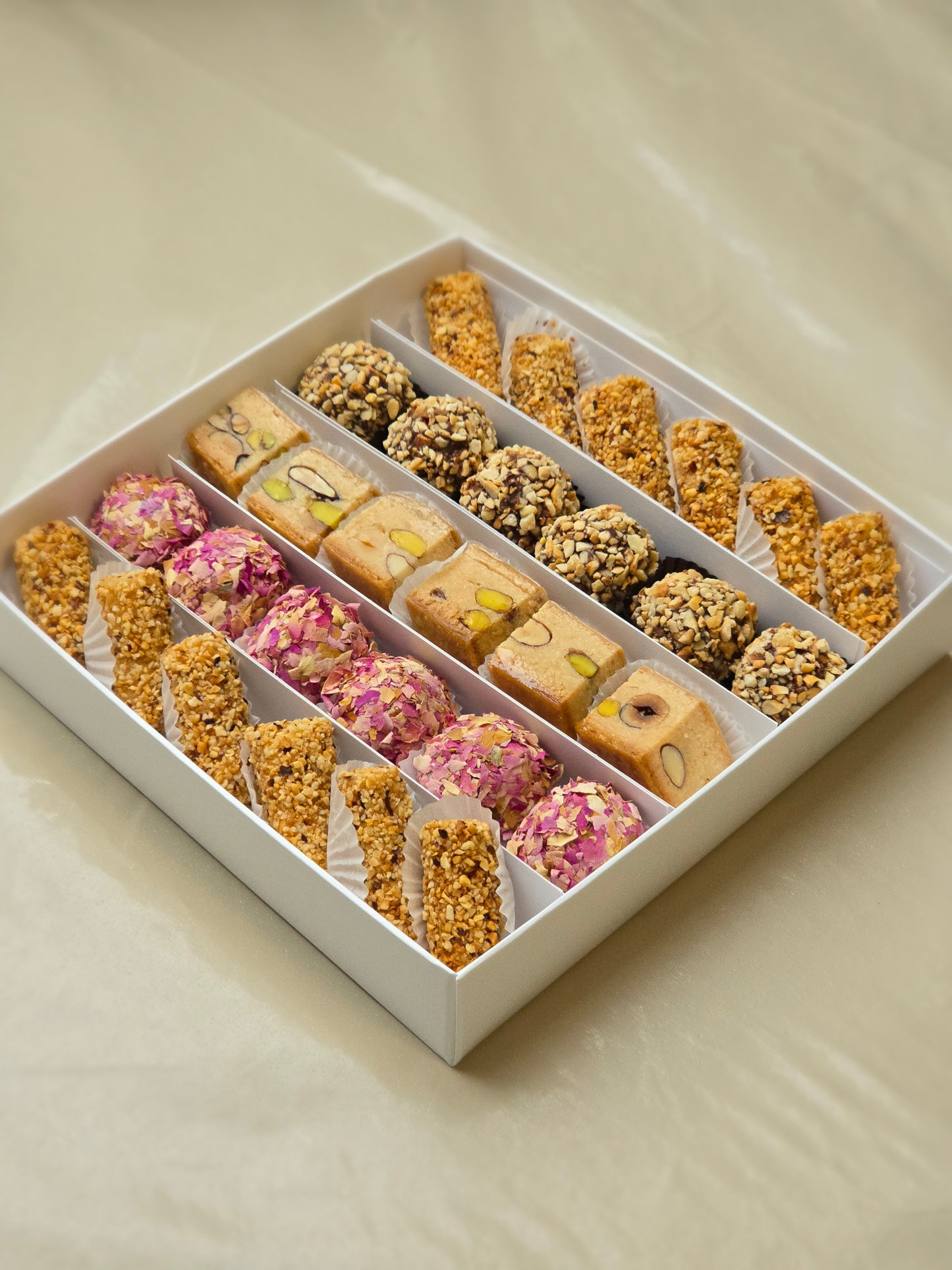 Rosen-Haselnuss-Box